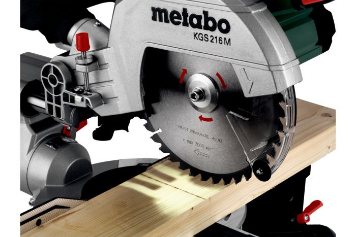 Пила торцювальна Metabo KGS 216 M з протяжкою, 1200Вт, диск 215мм, пропил 70/40мм, 13/4кг
