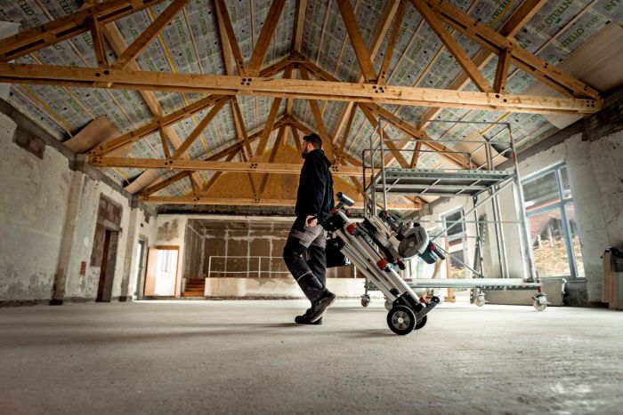 Пила торцювальна Metabo KGS 216 M з протяжкою, 1200Вт, диск 215мм, пропил 70/40мм, 13/4кг
