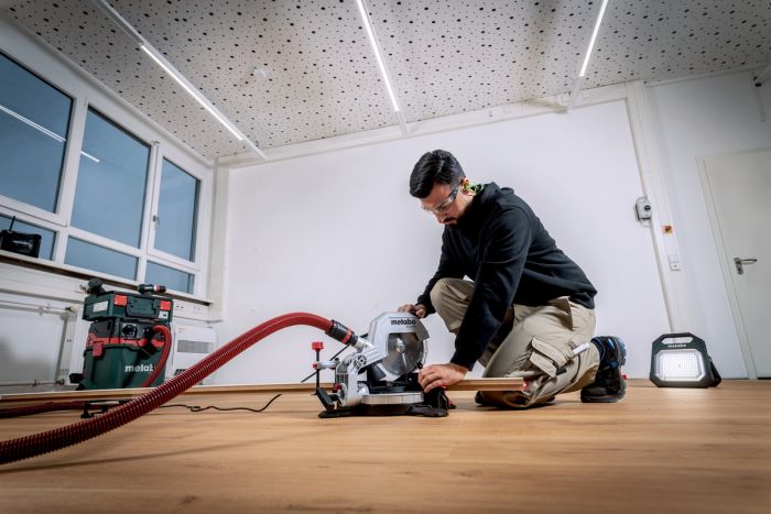 Пила торцювальна Metabo KS 216 M, 1100Вт, диск 216мм, пропил 60/45мм, 8.7кг