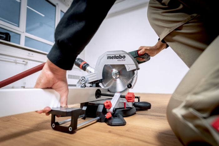 Пила торцювальна Metabo KS 216 M, 1100Вт, диск 216мм, пропил 60/45мм, 8.7кг