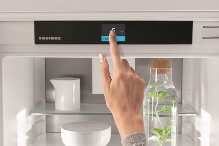 Холодильна камера Liebherr вбудована, 177x55.9х54.6, 291л, А++, ST, диспл внутр., BioFresh, білий