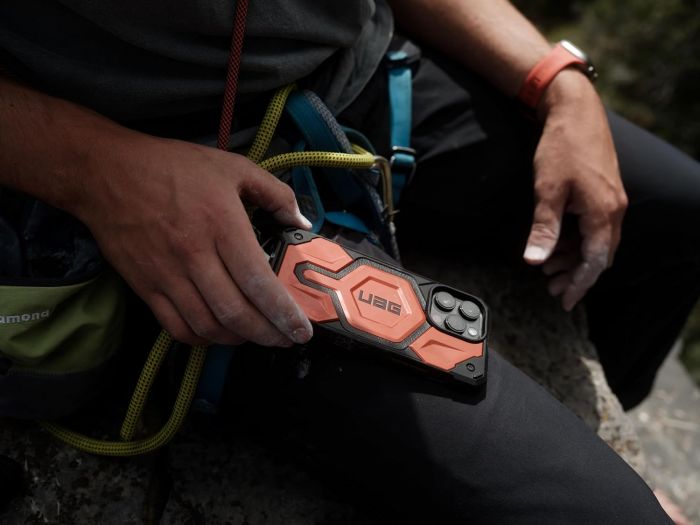 Чохол UAG для Apple iPhone 15 Pro Monarch Pro Magsafe, Mallard