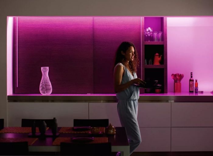 Стрічка світлодіодна розумна Philips Hue Plus, 0.5W(20Вт), 2000K-6500K, RGB, ZigBee, димування, подовжувач, 1м