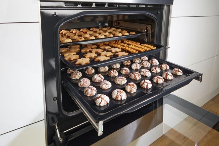 Плита Gorenje комбінована, 62л, 50x60см, дисплей, програматор, приготування на пару, емальовані реш, чорний