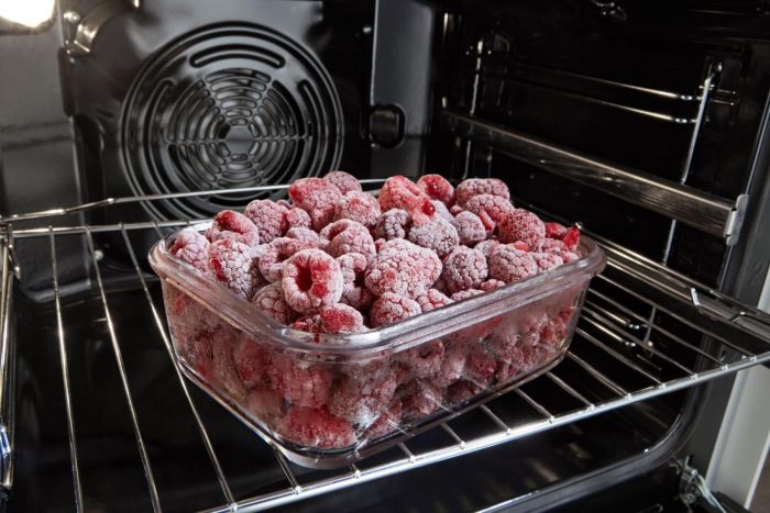 Плита Gorenje комбінована, 62л, 50x60см, дисплей, програматор, приготування на пару, емальовані реш, чорний