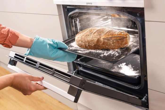 Плита Gorenje комбінована, 62л, 50x60см, дисплей, програматор, приготування на пару, емальовані реш, чорний