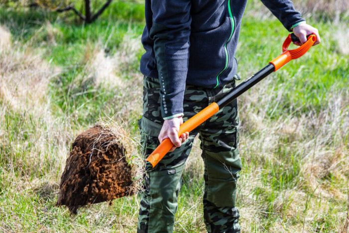 Лопата штикова Neo Tools, руків'я металеве D-подібне, 125см, 2.28кг