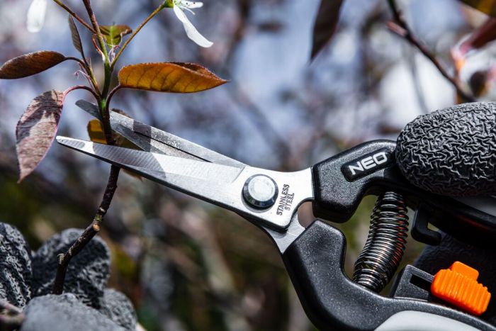 Секатор площинний Neo Tools, d різу 18мм, 200мм, 120г