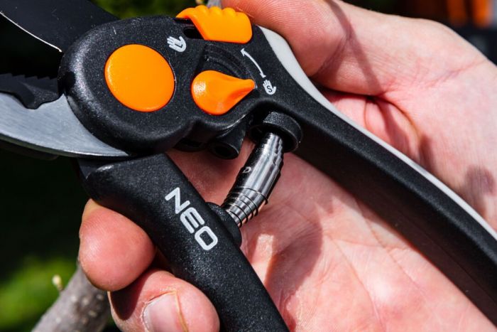 Секатор контактний Neo Tools, d різу 18мм, 200мм, 240г