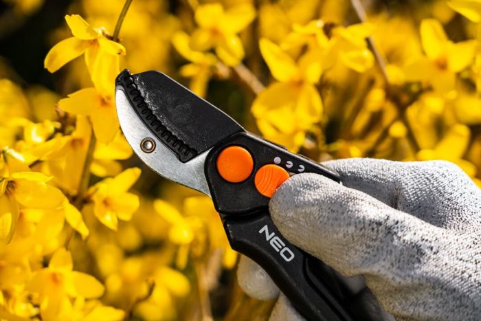Секатор контактний Neo Tools, d різу 15мм, 185мм, 169г