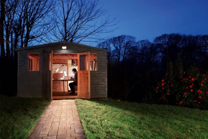 Прожектор LEDVANCE ESSENTIAL 20Вт 1800Лм 4000K чорний