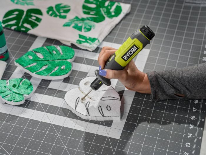 Термоніж Ryobi RHC4-120G акумуляторний 4В USB Lithium 450 градусів 5 змінних насадок АКБ 1х2Аг