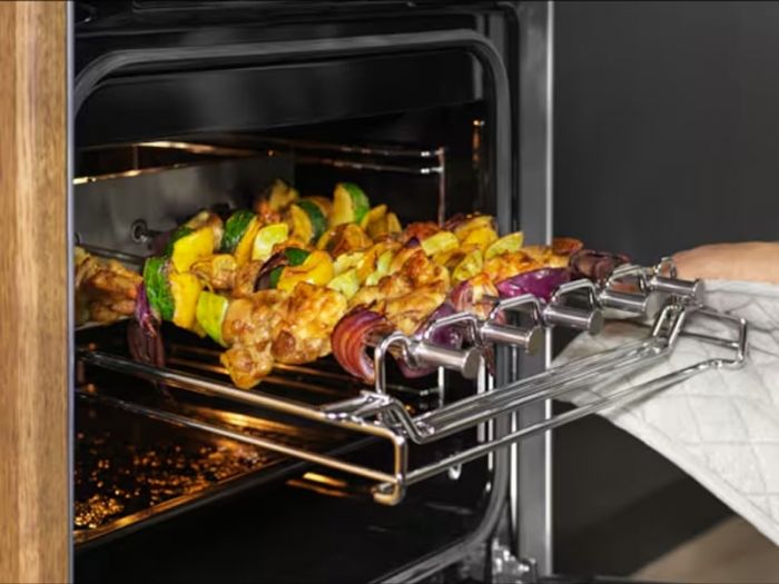 Плита Electrolux електрична склокерамічна, 57л, 50x60см, дисплей, конвекція, мангальна підставка, нерж