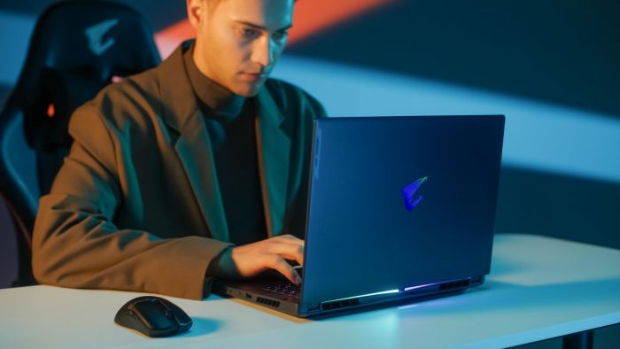 Ноутбук AORUS 16X 16.0 QHD, Intel i9-14900HX, 32GB, F1TB, NVD4070-8, DOS, чорний