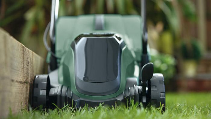 Газонокосарка акумуляторна Bosch CityMower 18V-32-300 18В акб 1х4А·год 34см 31л 30-60мм 9.4кг
