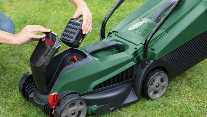 Газонокосарка акумуляторна Bosch CityMower 18V-32-300 18В акб 1х4А·год 34см 31л 30-60мм 9.4кг