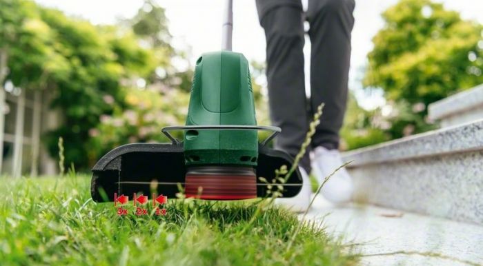 Тример садовий акумуляторний Bosch UniversalGrassCut 18V-26 26см 2.3кг (без АКБ та ЗП)