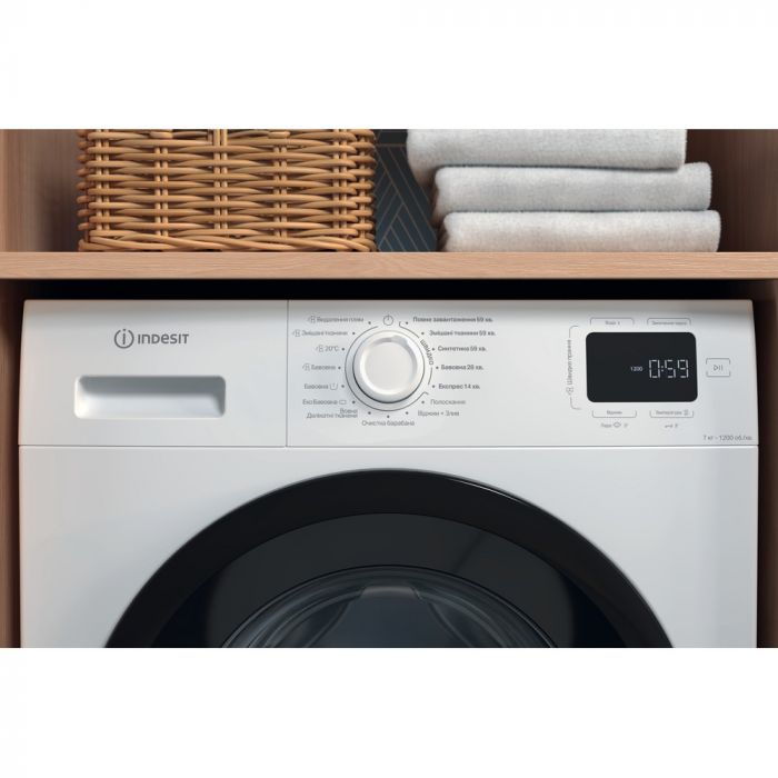 Пральна машина Indesit фронтальна, 7кг, 1200, A+++, 49.6см, дисплей, пара, інвертор, люк чорний, білий