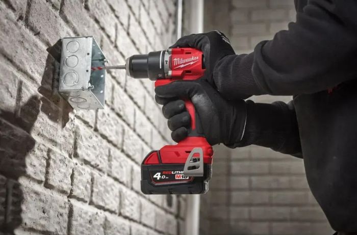 Шурупокрут-дриль акумуляторний Milwaukee М18 BLPDRC-422С 18В 1х2А·год 1х4А·год 60Нм 500·1700об/хв ЗП M12-18C кейс 1.5кг