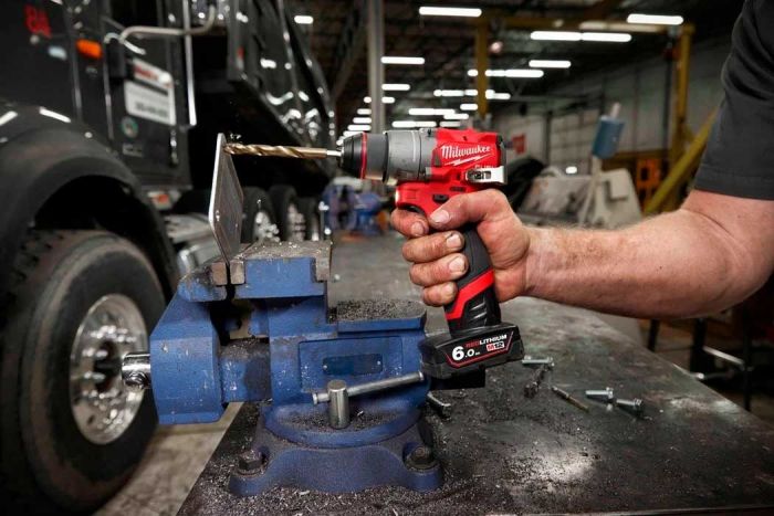 Шурупокрут-дриль акумуляторний Milwaukee M12 FDD2-0 12В 45Нм 450·1550об/хв 1.1кг без АКБ та ЗП