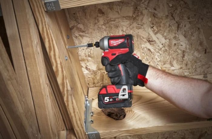 Гвинтоверт ударний акумуляторний Milwaukee M18 BLID2-0X 18В 1700-3400об/хв 180Нм кейс 1.7кг без АКБ та ЗП