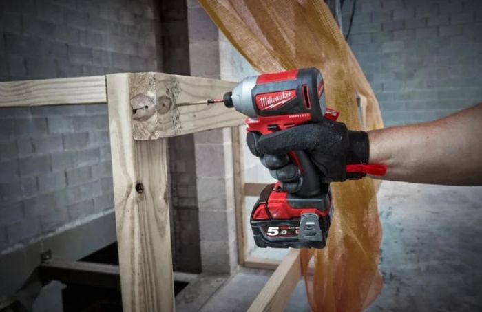 Гвинтоверт ударний акумуляторний Milwaukee M18 BLID2-0X 18В 1700-3400об/хв 180Нм кейс 1.7кг без АКБ та ЗП
