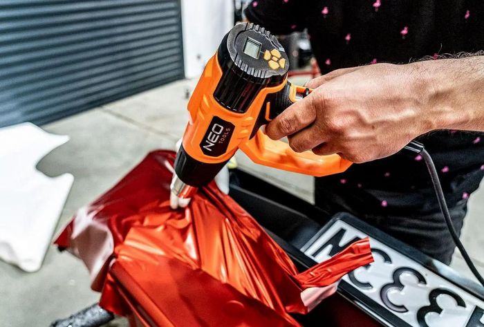Фен будівельний Neo Tools 2000Вт 70-600°C 300/500л·хв 0.77кг