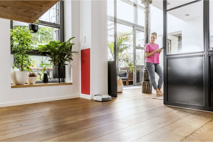 Робот-пилосос Karcher RCV 5, h=9.7см, вологе прибирання, конт пил -0.330л, вода -0.240л, автон. робота до 120хв, білий