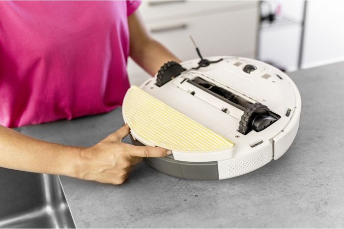 Робот-пилосос Karcher RCV 5, h=9.7см, вологе прибирання, конт пил -0.330л, вода -0.240л, автон. робота до 120хв, білий