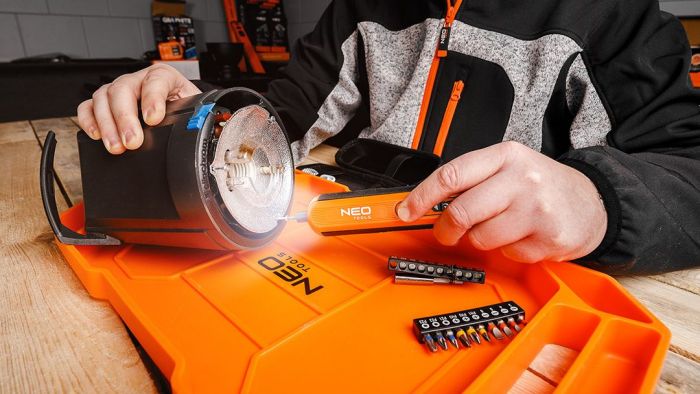 Викрутка акумуляторна Neo Tools 4В1Х1.5А·год 4.5Нм 230об·хв 20 біт кейс 0.23кг
