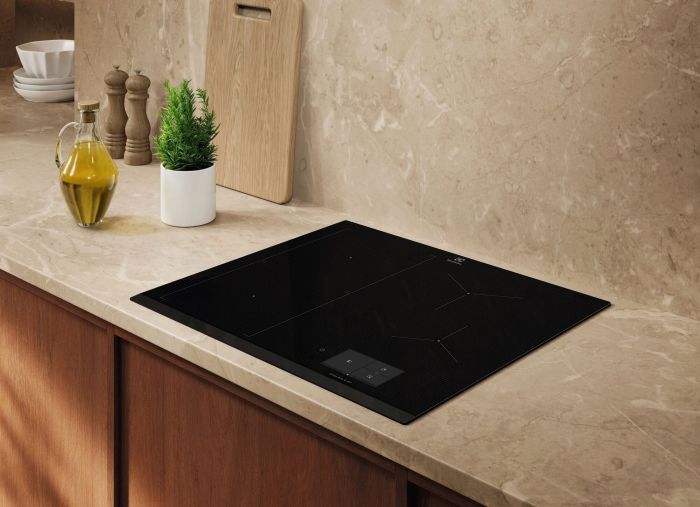 Варильна поверхня Electrolux індукційна, 60см, розширена зона, датчик кипіння, датчик смаження, сенсорний дисплей, Hob2Hood, чорний