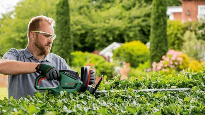 Кущоріз Bosch UniversalHedgeCut 50 480Вт 50см крок різу 26мм 3.67 кг