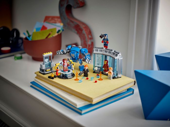 Конструктор LEGO Super Heroes Лабораторія Залізної Людини: зал обладунків