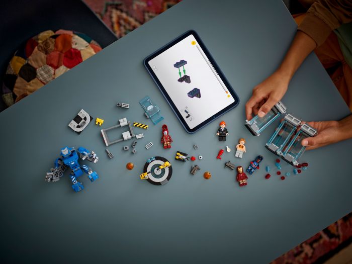 Конструктор LEGO Super Heroes Лабораторія Залізної Людини: зал обладунків