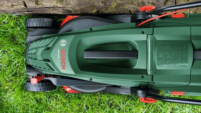 Газонокосарка мережева Bosch UniversalRotak 37-555 1400Вт 37см 40л 27-50мм 15.5кг