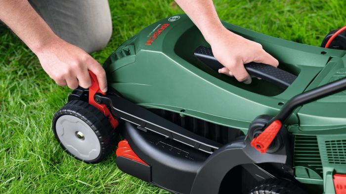 Газонокосарка мережева Bosch UniversalRotak 37-555 1400Вт 37см 40л 27-50мм 15.5кг