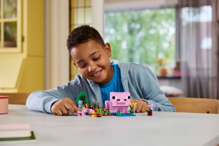 Конструктор LEGO Minecraft Будинок для поросят