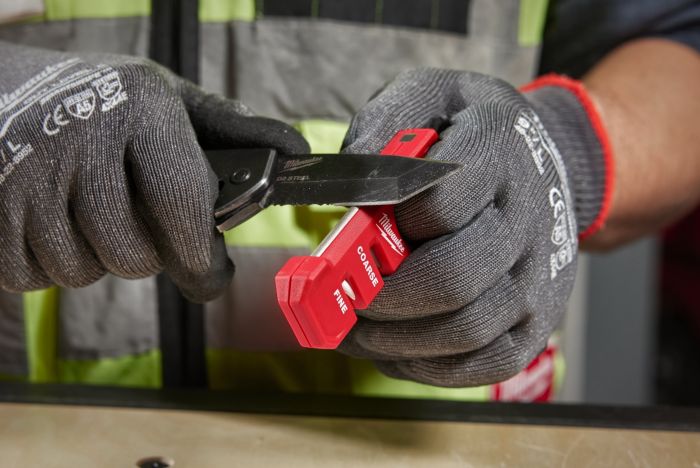 Точилка для ножів і ножиць Milwaukee, 54х195х38мм, 2 етапи заточування, ABS-пластик