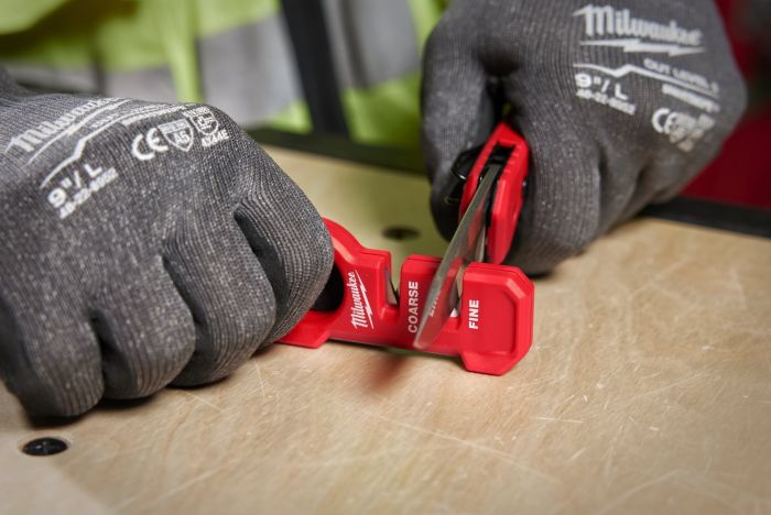 Точилка для ножів і ножиць Milwaukee, 54х195х38мм, 2 етапи заточування, ABS-пластик