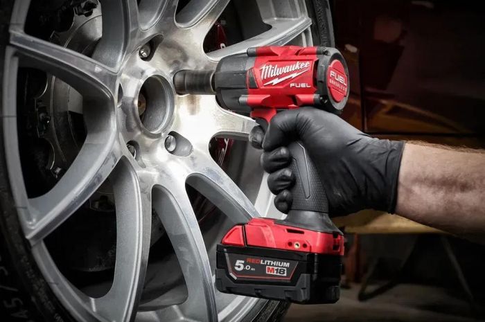 Гайковерт ударний акумуляторний Milwaukee M18 FMTIW2F12-0 18В 0-2575об/хв 881Нм 1/2" кейс 2.3кг без АКБ та ЗП