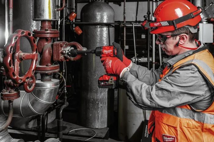 Гайковерт ударний акумуляторний Milwaukee M18 FMTIW2F12-0 18В 0-2575об/хв 881Нм 1/2" кейс 2.3кг без АКБ та ЗП