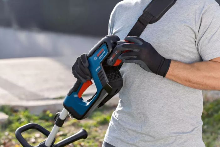 Тример садовий акумуляторний Bosch Professional GRT 18V-33 18V 33см 3.5кг без АКБ та ЗП