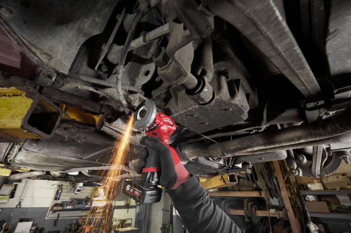 Шліфмашина кутова акумуляторна Milwaukee M12 FCOT 76мм 12В 1кг