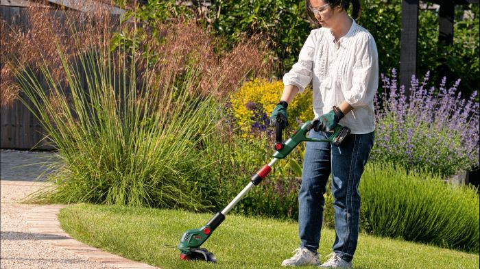 Тример садовий акумуляторний Bosch UniversalGrassCut 18V-26-500  1х2.5А·год 26см ЗП AL 18V-20 3.5кг
