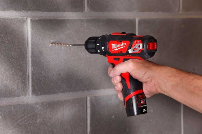 Шурупокрут-дриль акумуляторний Milwaukee M12 BPD-202C 12В 2х2А·год 30Нм 0·1500об/хв ЗП C12C жилет кейс 1.2кг