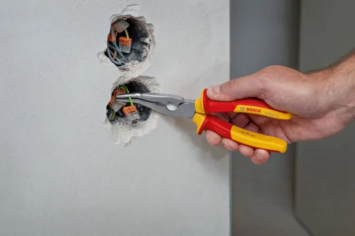 Плоскогубці з довгим носом зігнуті  Bosch Professional,  200 мм, (40°), VDE