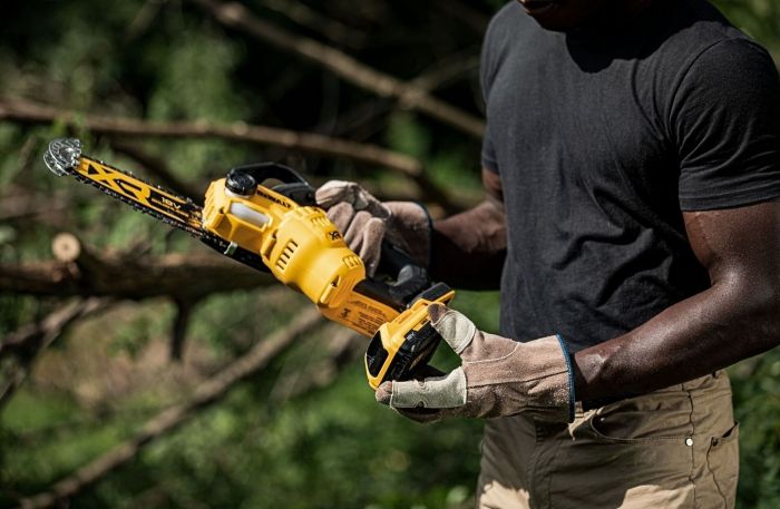 Пила ланцюгова акумуляторна DeWalt 18В XR Li-lon 8.6м/с шина 20см 2.1кг без АКБ та ЗП