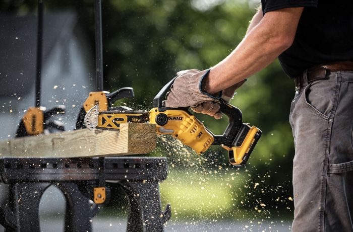Пила ланцюгова акумуляторна DeWalt 18В XR Li-lon 8.6м/с шина 20см 2.1кг без АКБ та ЗП