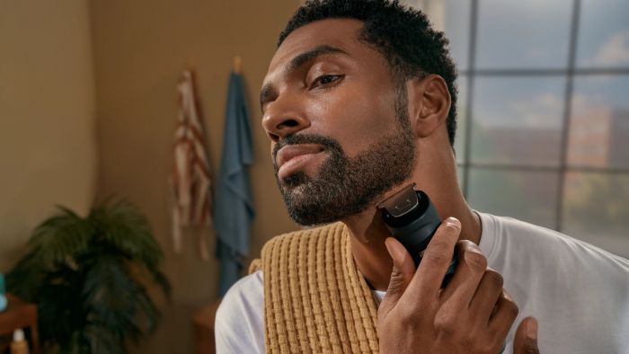 Тример Philips Series 7000, для бороди і вусів, акум., сталь, чорно-сріблястий