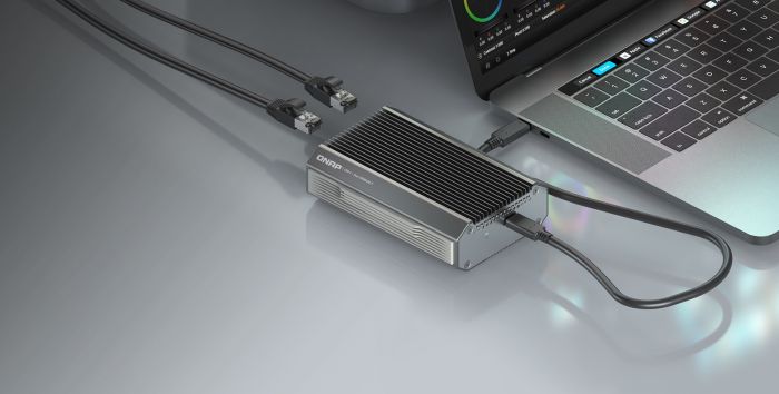 Адаптер QNAP USB 4 Thunderbolt 3/4 10GbE RJ45